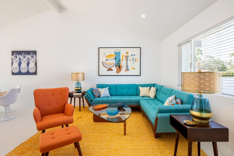 Avalon House: Mid Mod Hues and Mountain Views - Palm Springs, California