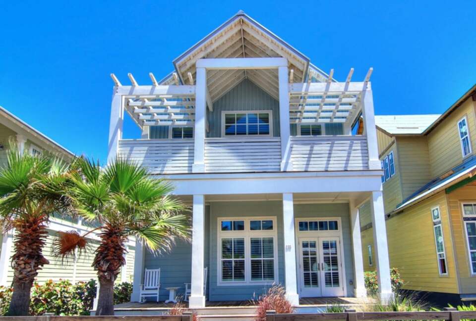 Vitamin Sea exterior