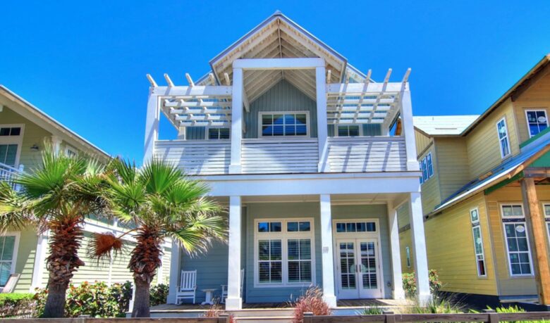 Vitamin Sea exterior