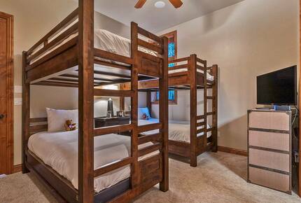 Home Exchange in Steamboat Springs, CO bunk room two twin over twin