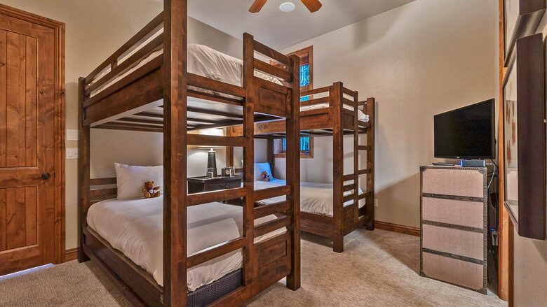 Home Exchange in Steamboat Springs, CO bunk room two twin over twin