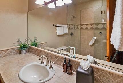 Home Exchange in Steamboat Springs, CO bunk room bathroom