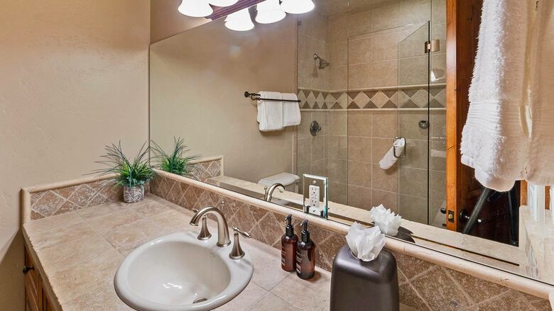 Home Exchange in Steamboat Springs, CO bunk room bathroom