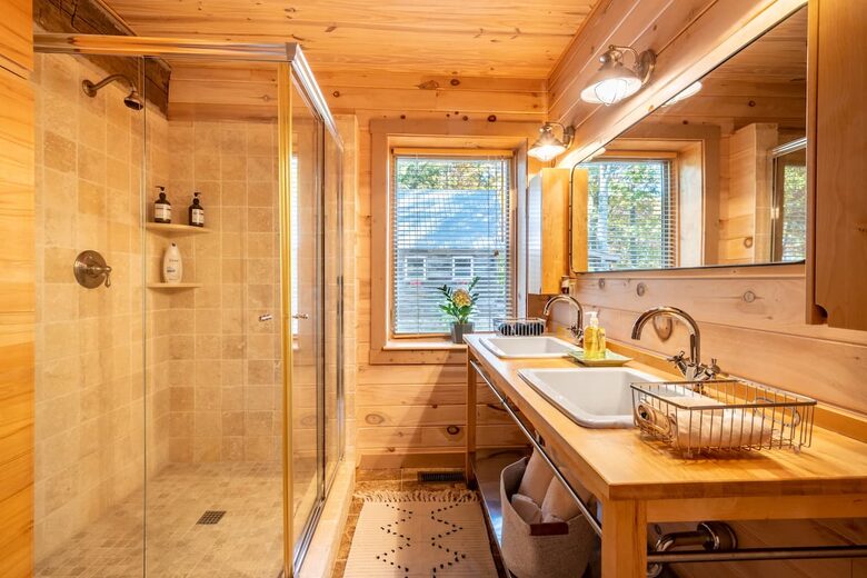 Home exchange in Fairview NC, downstairs bathroom with dual sink