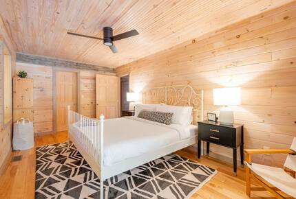 Home exchange in Fairview NC, master bedroom with king bed