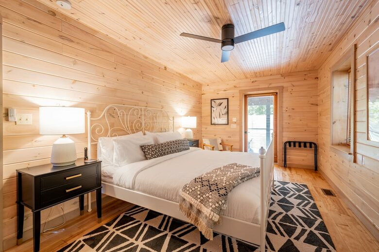 Home exchange in Fairview NC, master bedroom with porch access