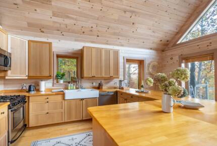 Home exchange in Fairview NC, kitchen with wood counters
