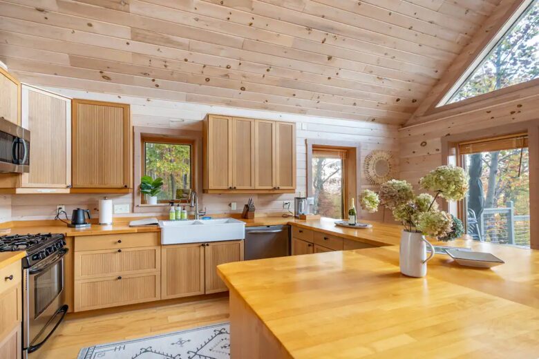 Home exchange in Fairview NC, kitchen with wood counters