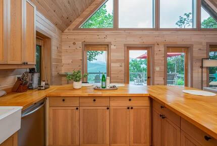 Home exchange in Fairview NC, kitchen with mountain views