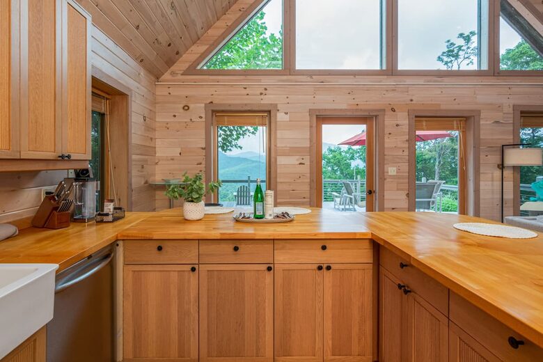Home exchange in Fairview NC, kitchen with mountain views