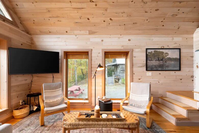 Home exchange in Fairview NC, living room with large flatscreen TV