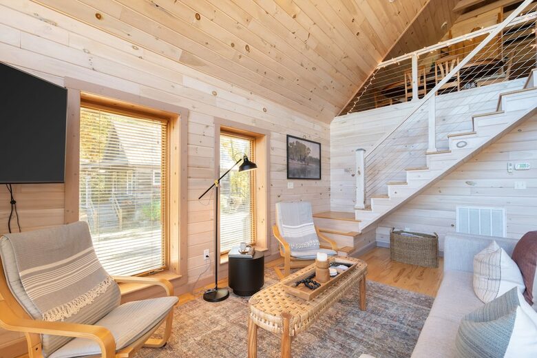 Home exchange in Fairview NC, living room with modern furnishings