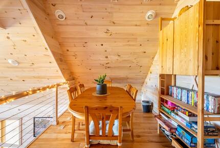 Home exchange in Fairview NC, loft with table, DVDs, and board games