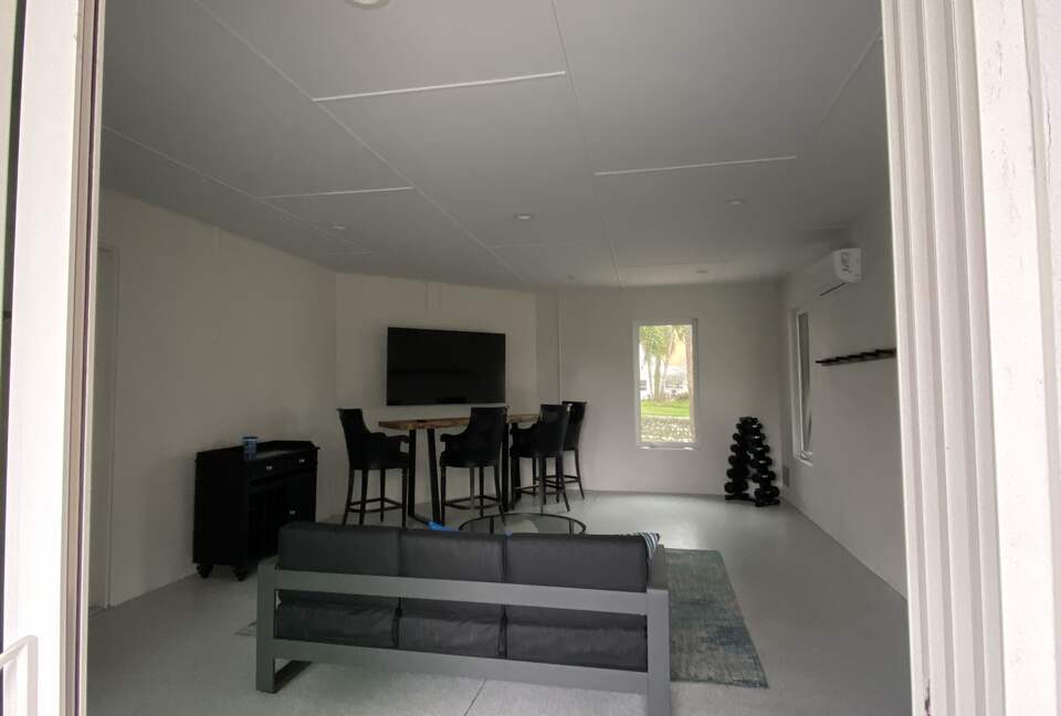 Home Exchange in Clearwater Beach, FL, bonus room off pool with gym