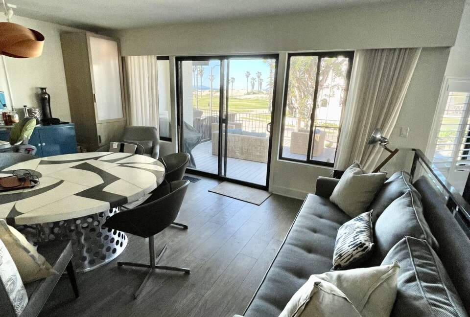 Home Exchange in Oxnard, CA informal breakfast table