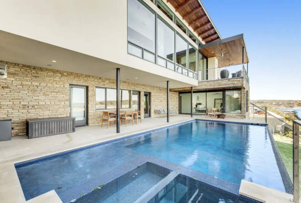Home Exchange in Austin, TX infinity pool and modern designs