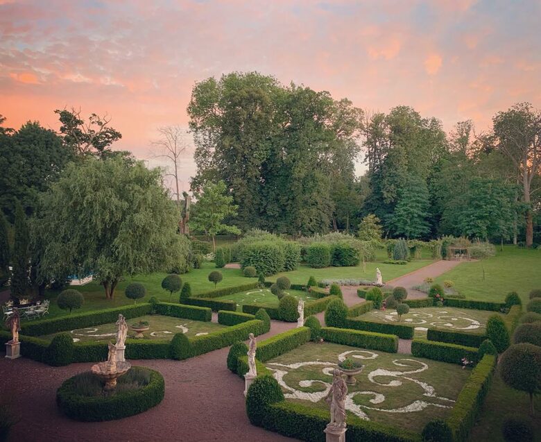 Château De Vézins (R) - Cholet, France