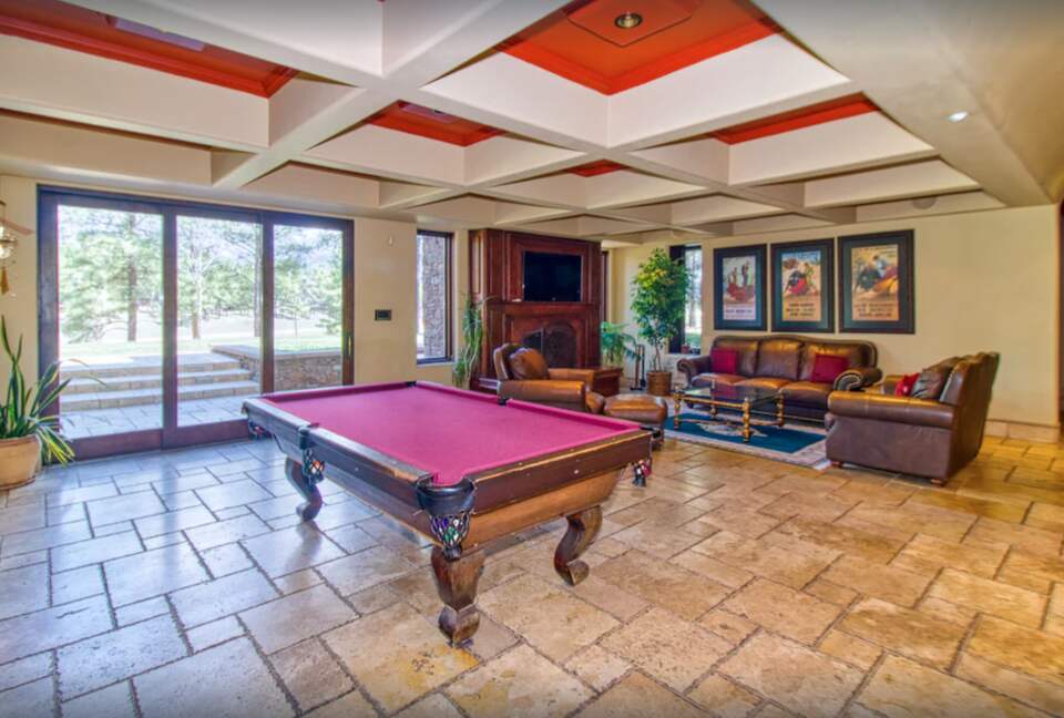 Lower level play room with pool table