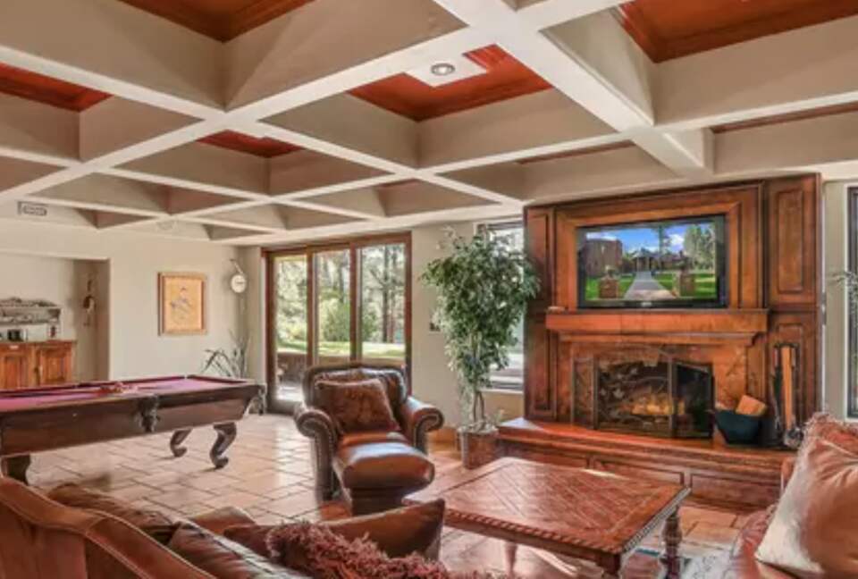 Lower level play room with pool table