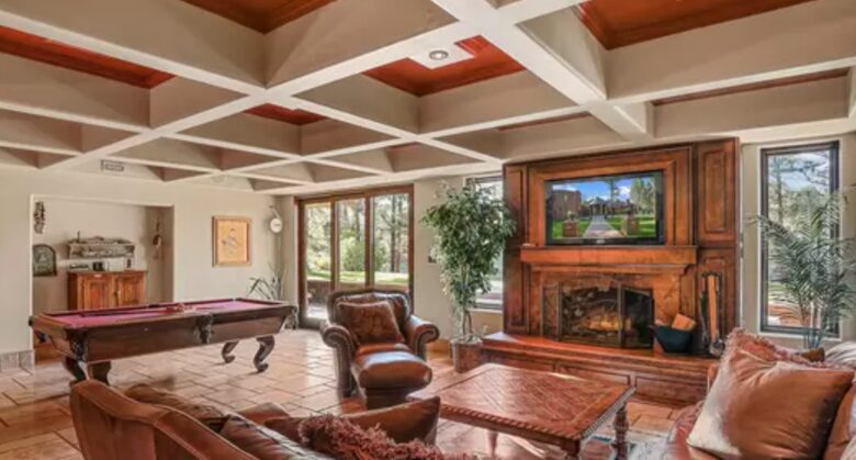 Lower level play room with pool table