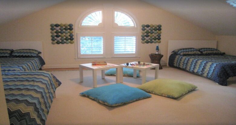 "Boys suite" with 3 queen beds