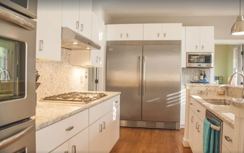Beautiful kitchen with island