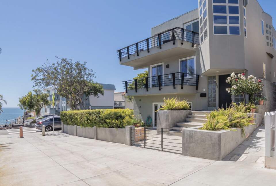 Home Exchange in Manhattan Beach, CA house view with water views