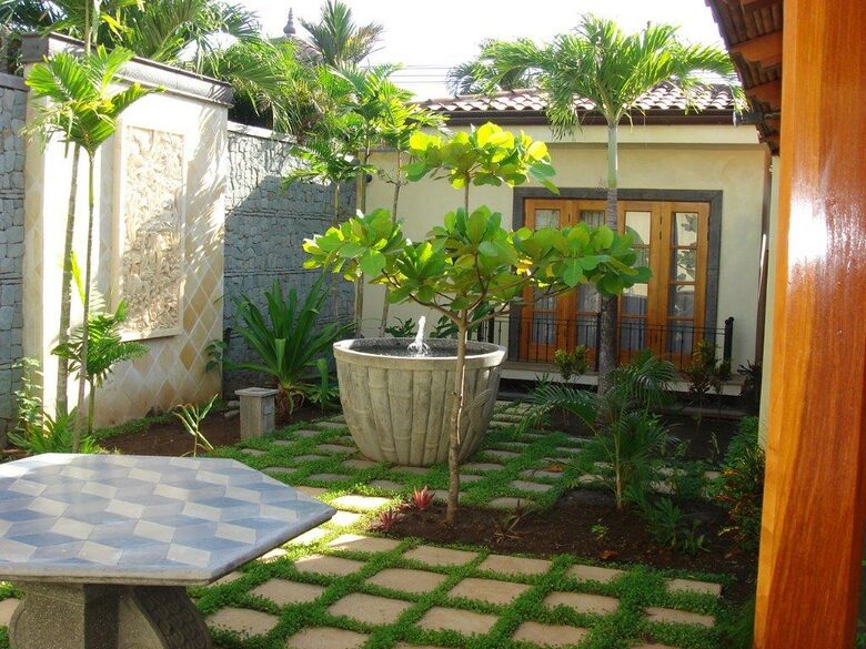 Home Exchange in Playa Langosta, Costa Rica courtyard