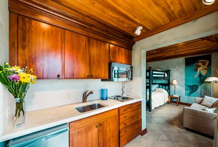 Home Exchange in Playa Langosta, Costa Rica wet bar in bunk room