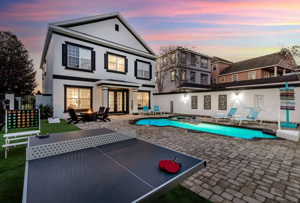 Home Exchange in Reunion, FL, fun yard games like connect 4, ping pong