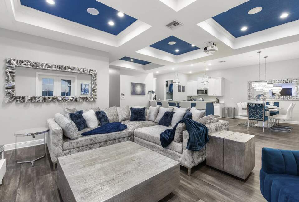 Home Exchange in Reunion, FL, family room with blue and gray hues