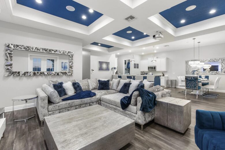 Home Exchange in Reunion, FL, family room with blue and gray hues