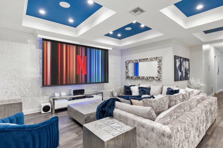 Home Exchange in Reunion, FL, family room with a projector