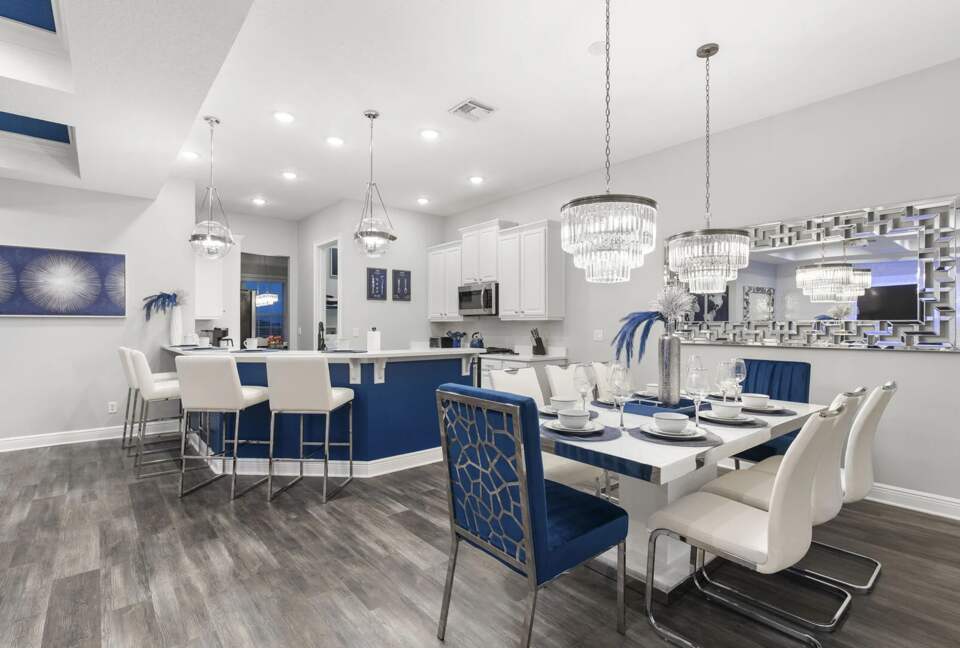 Home Exchange in Reunion, FL, open concept kitchen and dining room