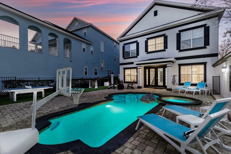 Home Exchange in Reunion, FL, private pool with basketball