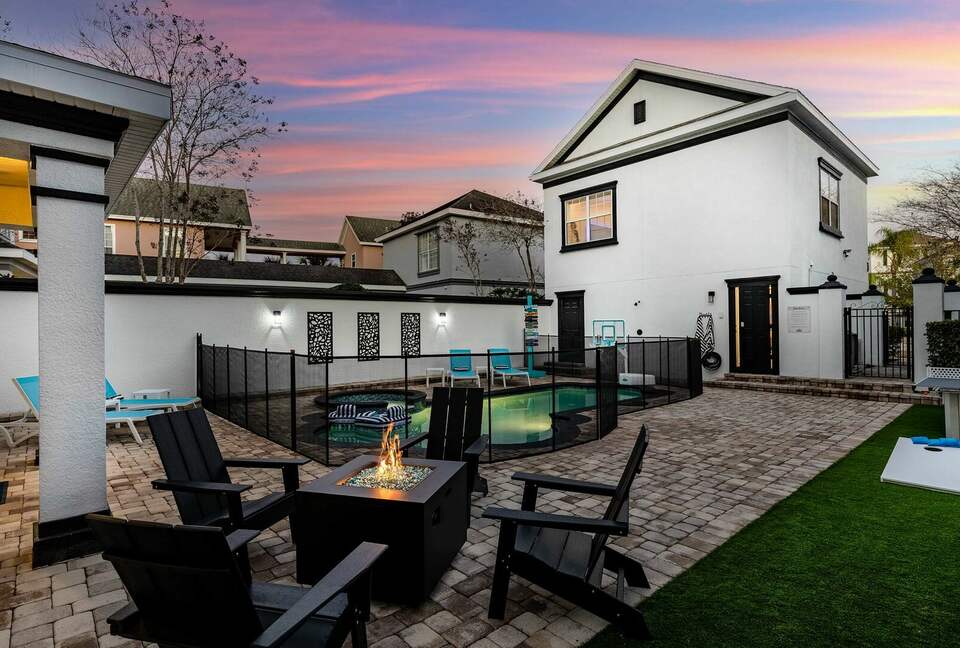 Home Exchange in Reunion, FL, fire pit and pool safety with guest view
