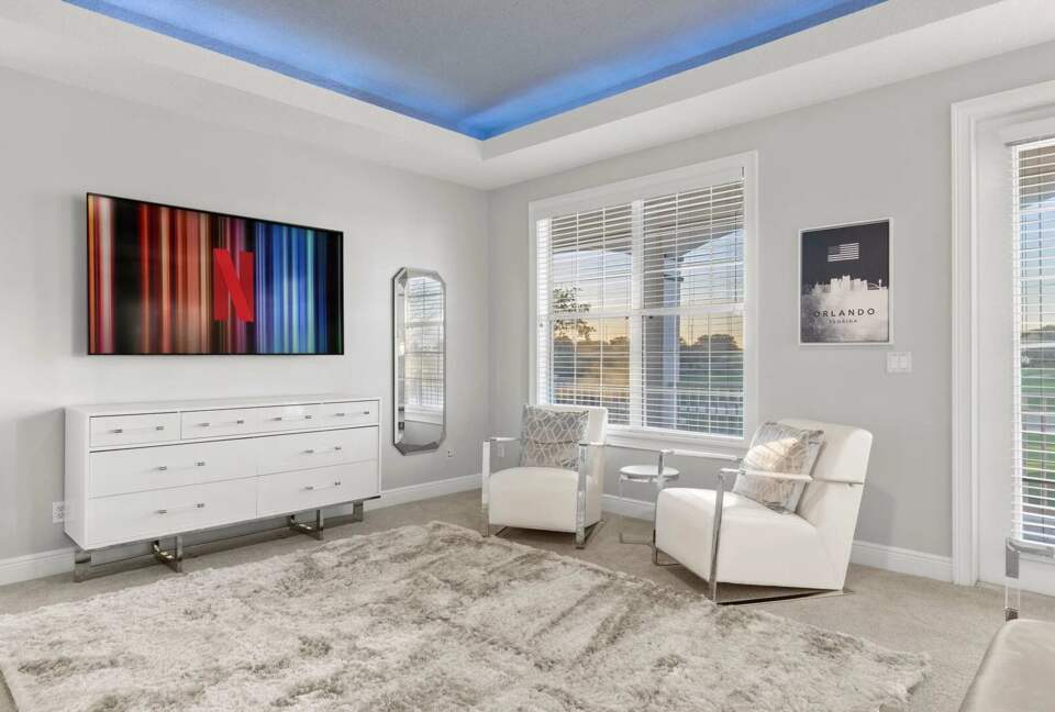 Home Exchange in Reunion, FL, master suite seating area