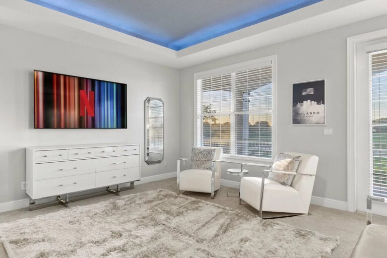 Home Exchange in Reunion, FL, master suite seating area