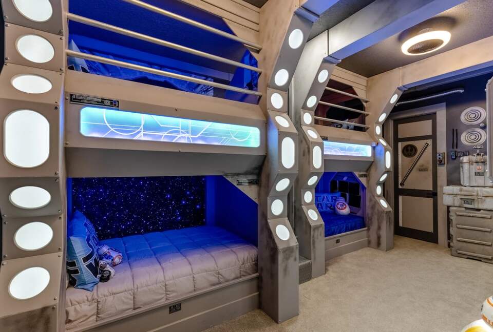 Home Exchange in Reunion, FL, space theme bedroom