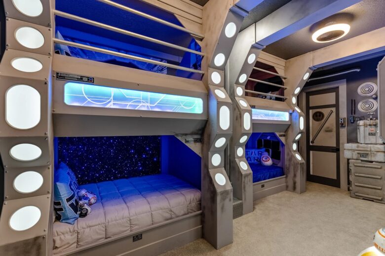 Home Exchange in Reunion, FL, space theme bedroom