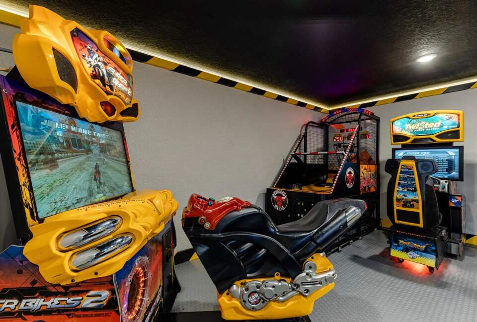 Home Exchange in Reunion, FL, arcade games racing basketball and more!