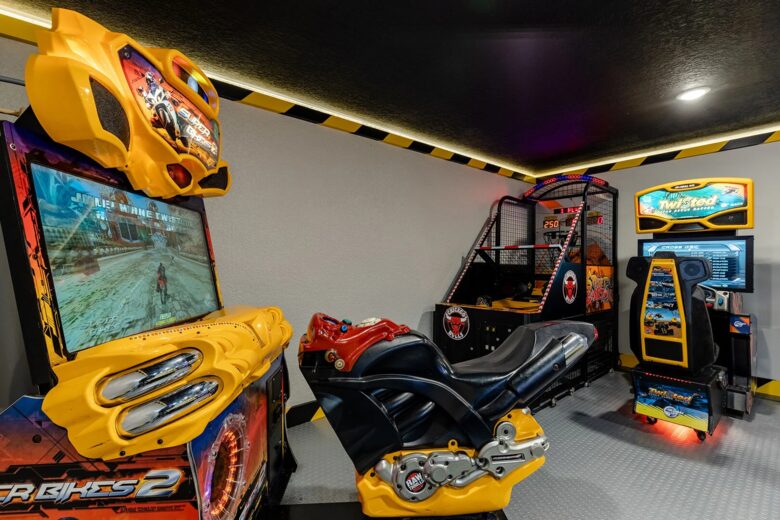 Home Exchange in Reunion, FL, arcade games racing basketball and more!