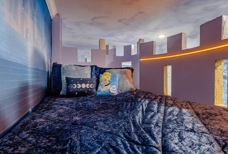 Home Exchange in Reunion, FL, dream princess castle room
