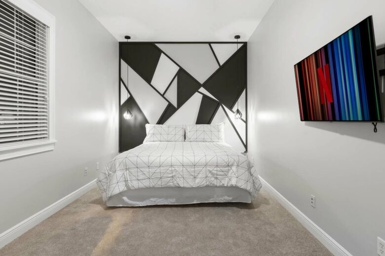 Home Exchange in Reunion, FL, guest bedroom in the guest house