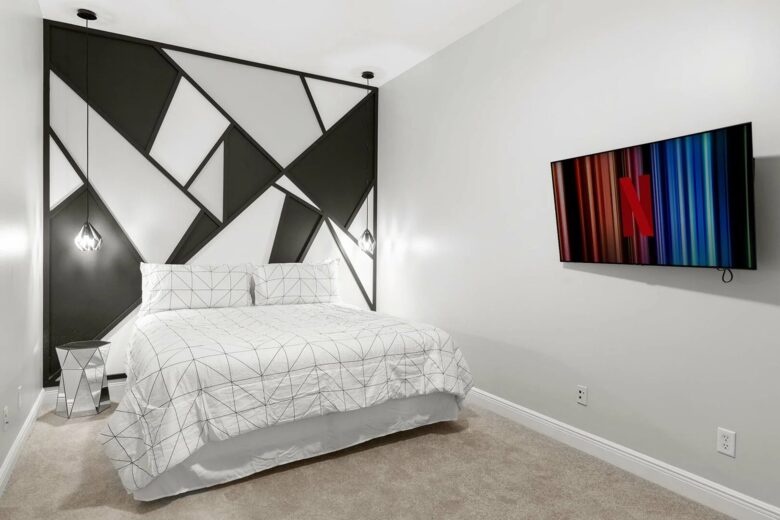 Home Exchange in Reunion, FL, guest house bedroom with television