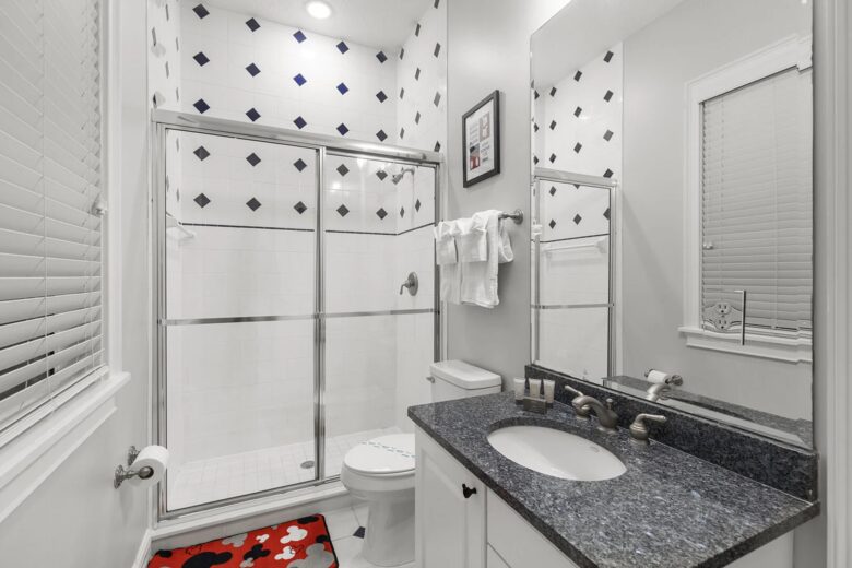 Home Exchange in Reunion, FL, guest house bathroom with walk in shower