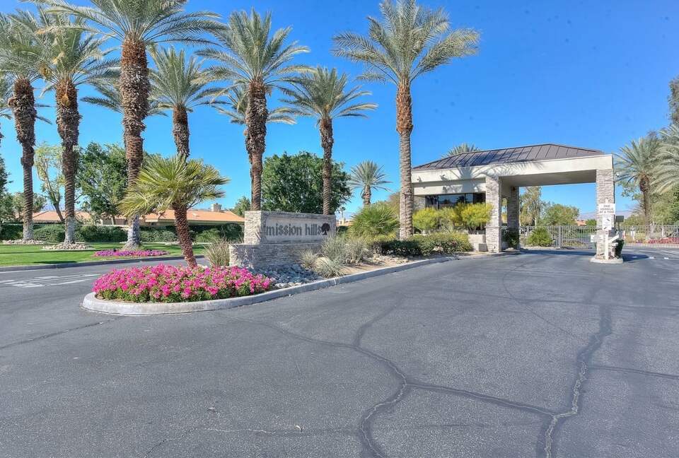 1 of 4 guard gated entrances to Mission Hills
