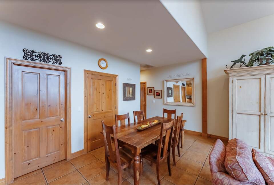 Home Exchange in Orderville, UT, dining room with 6 seats