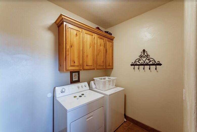 Home Exchange in Orderville, UT, laundry room