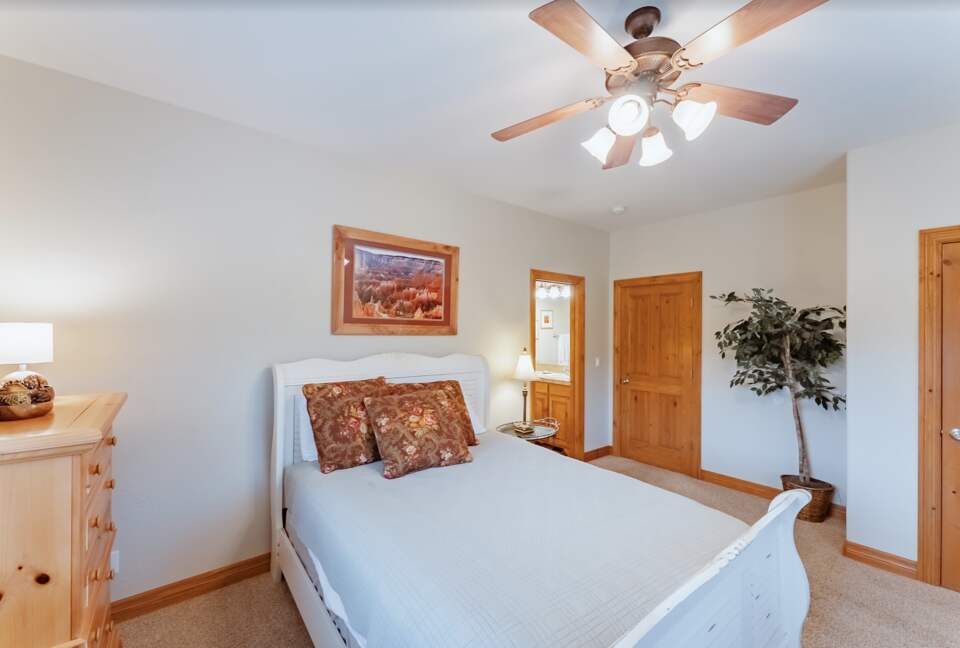 Home Exchange in Orderville, UT, master bedroom with plenty of room